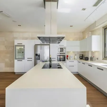 Readhostprofile&scan! Luxury 4-bedroom With Pool Антіб